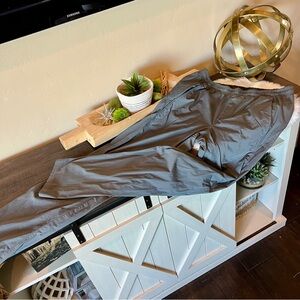 Rhone Men’s Athletic track Pants Zippered Pockets Gray Size M #644